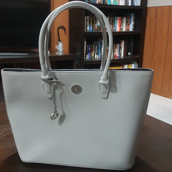 DKNY Bryant Large Tote Handbag - Picture 2 of 16